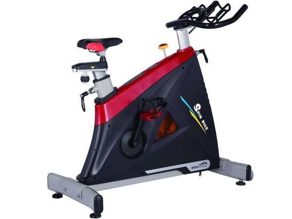 Bicicleta indoor cycling profesionala, de ultima generatie, special conceputa pentru utilizarea intensiva in salile de fitness si de catre profesionisti.